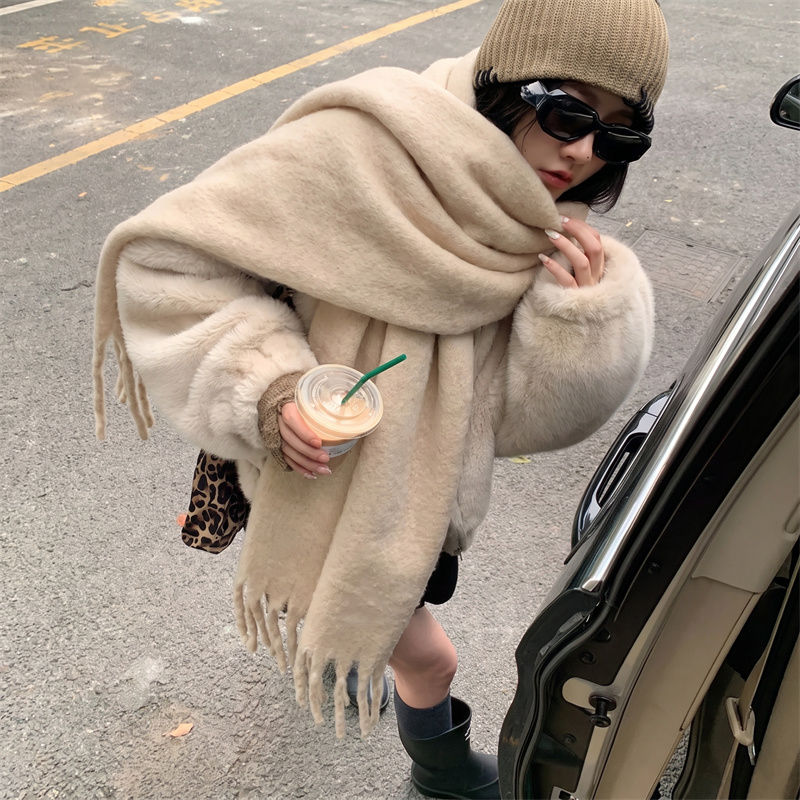 Street Fashion Hijab - Szal z frędzlami z moheru w