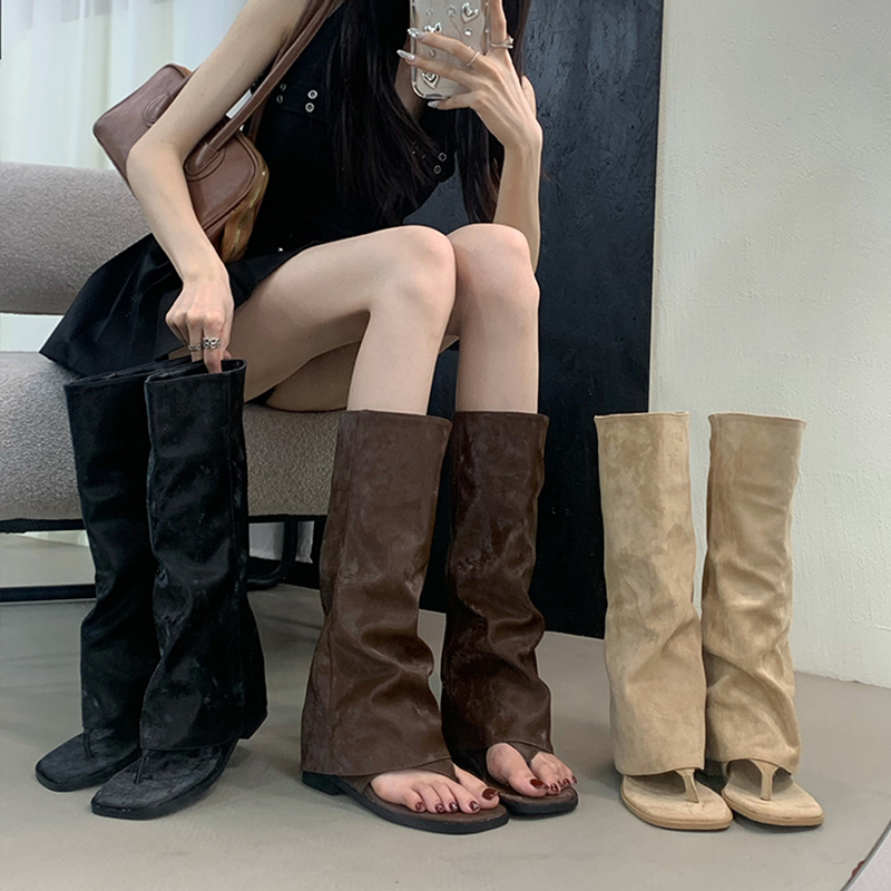 Street Fashion Korea - Wydrążone Botki Damskie z Aksamitnym Wykończeniem,