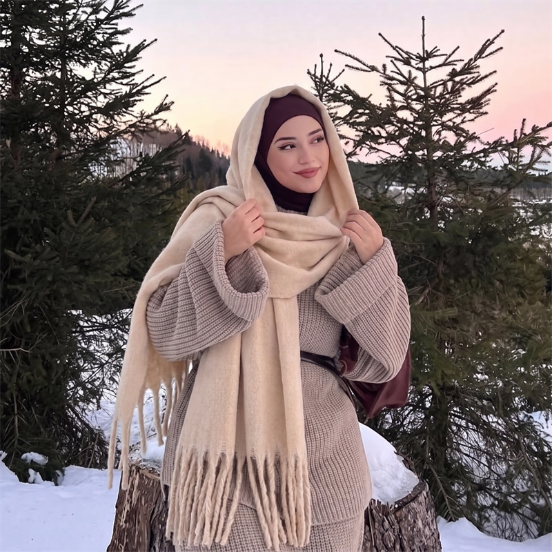Szal z frędzlami z moheru w 36 – Street Fashion Hijab recenzja i cena