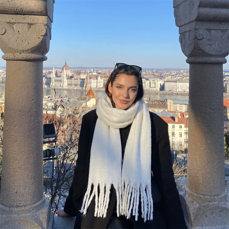 Szal z frędzlami z moheru w 36 – Street Fashion Hijab recenzja i cena