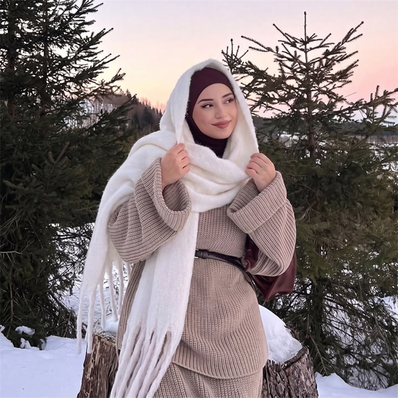 Szal z frędzlami z moheru w 36 – Street Fashion Hijab recenzja i cena